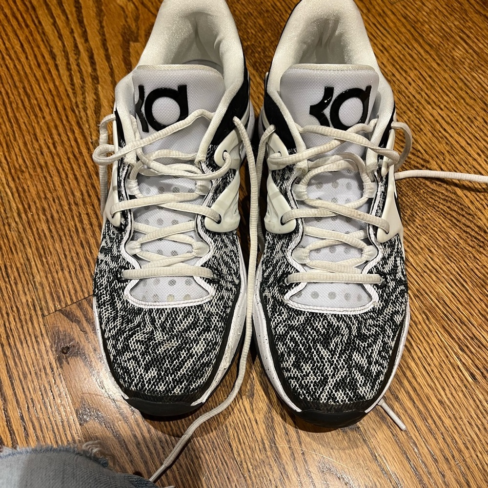 Men’s Nike KD 15 Oreo size 8.5. Very good condition
